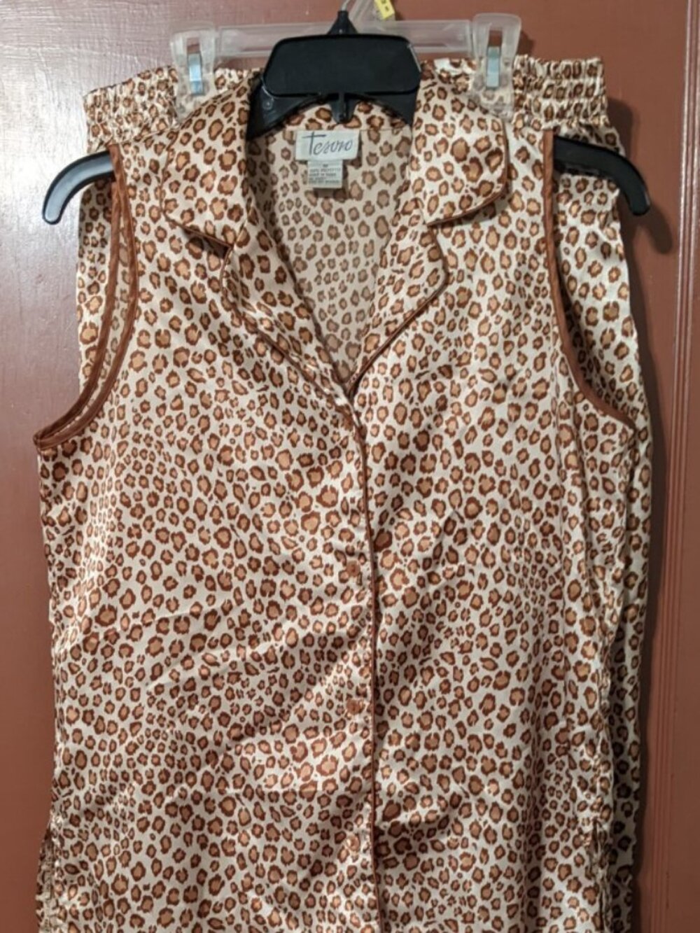 VINTAGE MEDIUM ANIMAL PRINT PAJAMA SET BY TESORO-39 INCH BUST-
